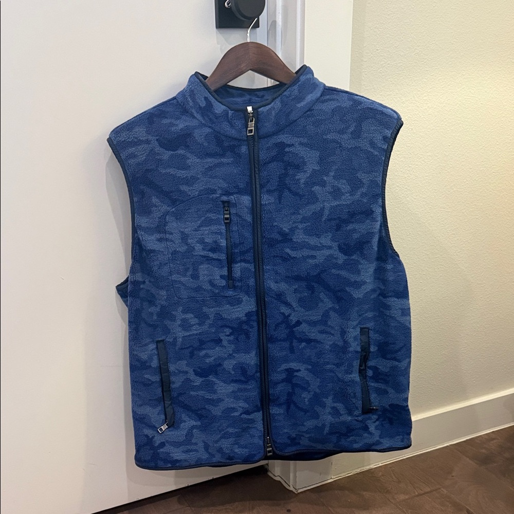 Discontinued Peter Millar Crown Micro Shearling Fleece Vest Blue Camo Print